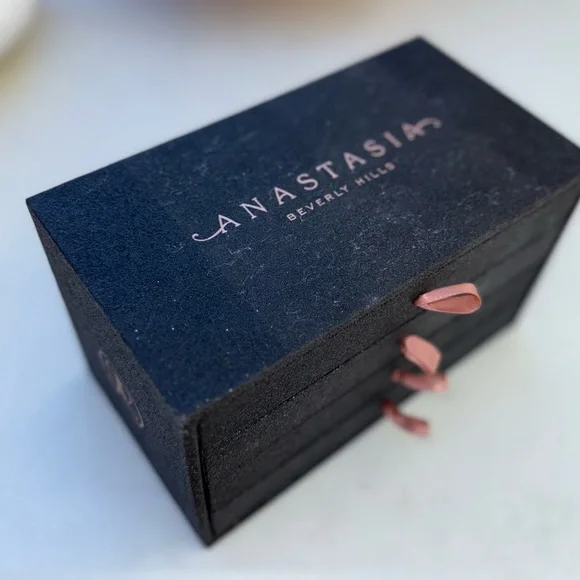 NEW Anastasia Hall of Fame Eyeshadow Vault Set - Picture 4 of 5